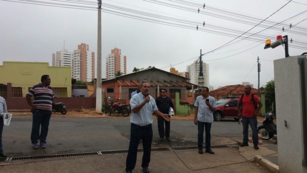O presidente do sindicato discursa sobre as pautas da Assembleia 